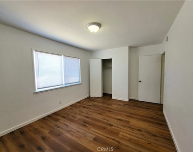1316 1/2 Anaheim Street - Photo Thumbnail 11