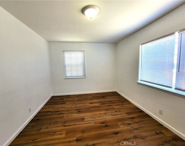 1316 1/2 Anaheim Street - Photo Thumbnail 9