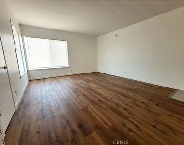 1316 1/2 Anaheim Street - Photo Thumbnail 2