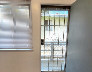 1316 1/2 Anaheim Street - Photo Thumbnail 5
