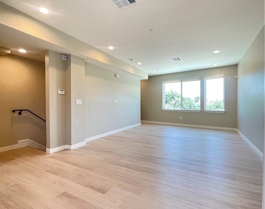 4251 E Live Oak Ave - Photo Thumbnail 12