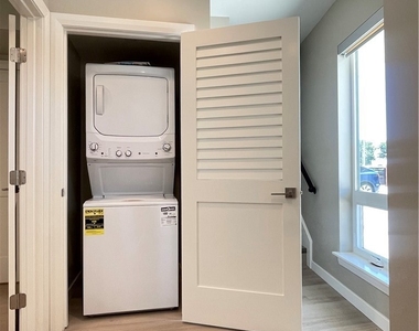 4251 E Live Oak Ave - Photo Thumbnail 5