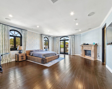 458 N Flores Street - Photo Thumbnail 11