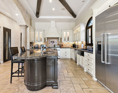 458 N Flores Street - Photo Thumbnail 4