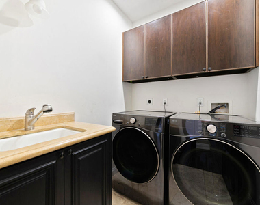 458 N Flores Street - Photo Thumbnail 24
