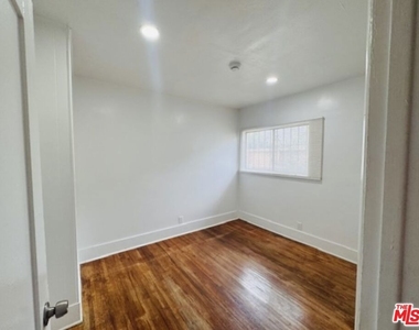1100 W 48th Street - Photo Thumbnail 8