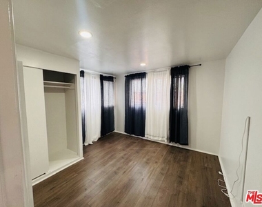 1100 W 48th Street - Photo Thumbnail 9