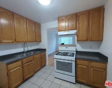 9815 Imperial Highway - Photo Thumbnail 7
