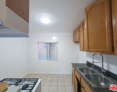 9815 Imperial Highway - Photo Thumbnail 5