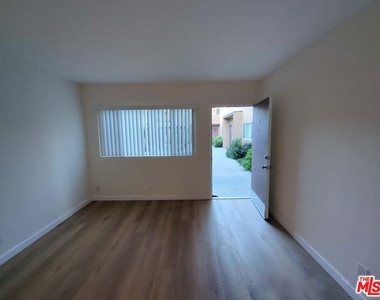 9815 Imperial Highway - Photo Thumbnail 3