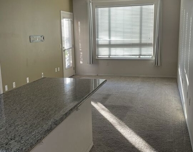 100 S Alameda Street - Photo Thumbnail 3