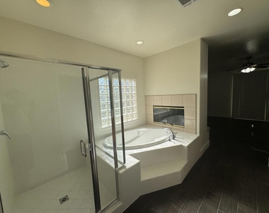 74081 W Petunia Place - Photo Thumbnail 5