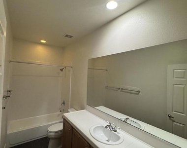 74081 W Petunia Place - Photo Thumbnail 33
