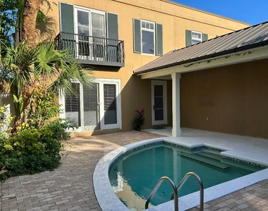 11627 Se Florida Avenue - Photo Thumbnail 2