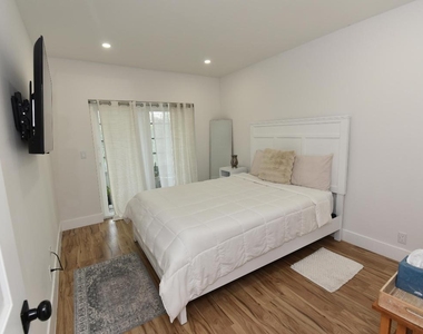112 Salisbury - Photo Thumbnail 18