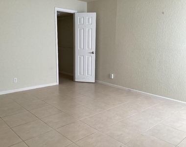 1000 Spanish River Road - Photo Thumbnail 11