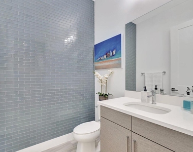 2828 Gin Berry Way - Photo Thumbnail 10