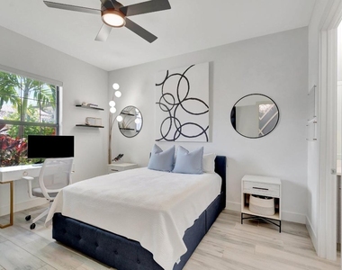 2828 Gin Berry Way - Photo Thumbnail 5