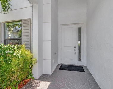 2828 Gin Berry Way - Photo Thumbnail 2