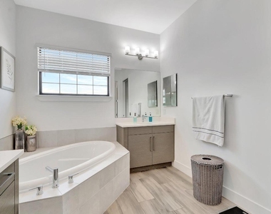 2828 Gin Berry Way - Photo Thumbnail 45
