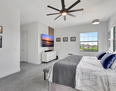 2828 Gin Berry Way - Photo Thumbnail 40