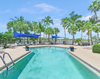 221 Ne Plantation Road - Photo Thumbnail 4