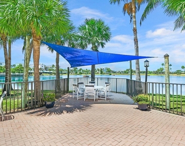 221 Ne Plantation Road - Photo Thumbnail 3