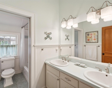 695 Main Street - Photo Thumbnail 17