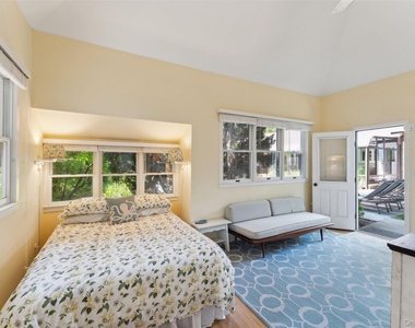 695 Main Street - Photo Thumbnail 18
