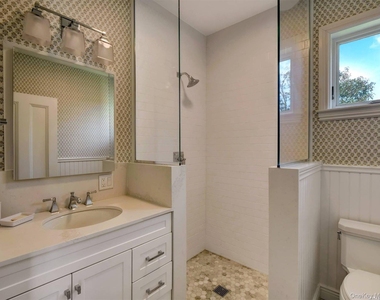 51 Quogue Street - Photo Thumbnail 15