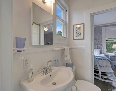 51 Quogue Street - Photo Thumbnail 12