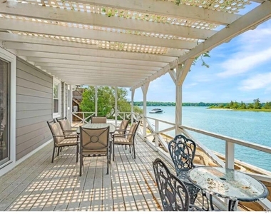 286 Towd Point Road - Photo Thumbnail 2