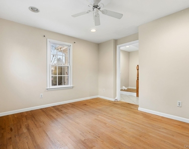 983 Warren Avenue - Photo Thumbnail 10