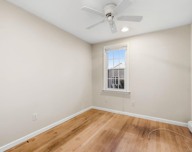983 Warren Avenue - Photo Thumbnail 13