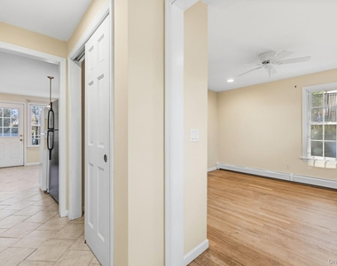 983 Warren Avenue - Photo Thumbnail 7