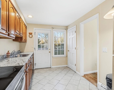 983 Warren Avenue - Photo Thumbnail 5