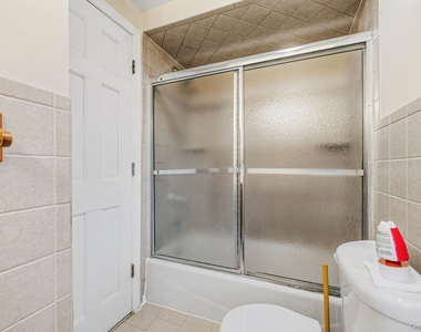 983 Warren Avenue - Photo Thumbnail 14