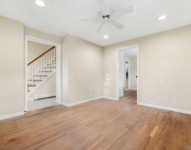 983 Warren Avenue - Photo Thumbnail 11