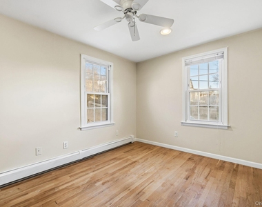 983 Warren Avenue - Photo Thumbnail 16