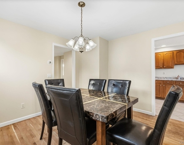 983 Warren Avenue - Photo Thumbnail 9