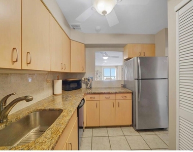360 Shore Road - Photo Thumbnail 5