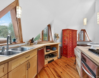 106 Mountain Laurel Lane - Photo Thumbnail 5