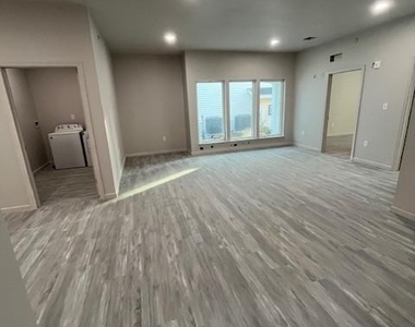 123 S Washington Street - Photo Thumbnail 4