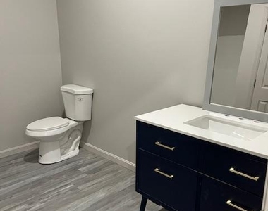 123 S Washington Street - Photo Thumbnail 8
