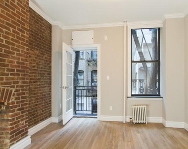 East 7th Street - Photo Thumbnail 1