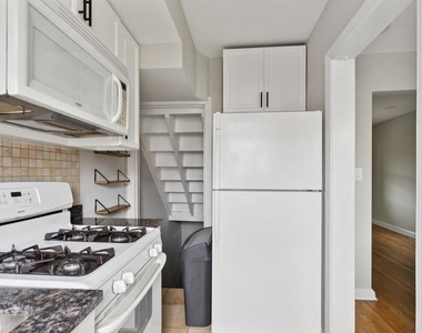 128 33rd Street Ne - Photo Thumbnail 4