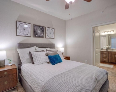 1200 Estancia Pkwy - Photo Thumbnail 3