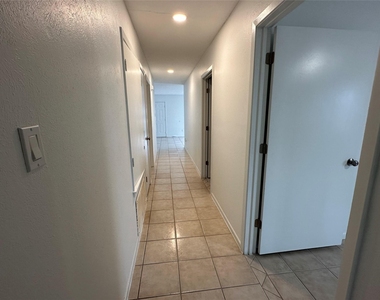 136 Discovery Ln - Photo Thumbnail 4