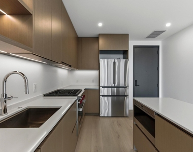610 Davis St - Photo Thumbnail 7