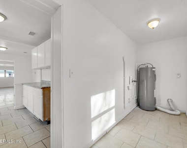 1830 W 27th Street - Photo Thumbnail 10